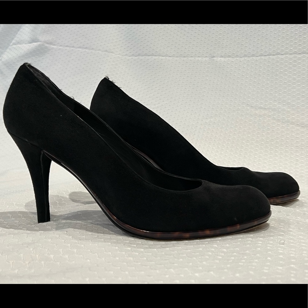 Gorgeous Stuart Weitzman velvet pumps